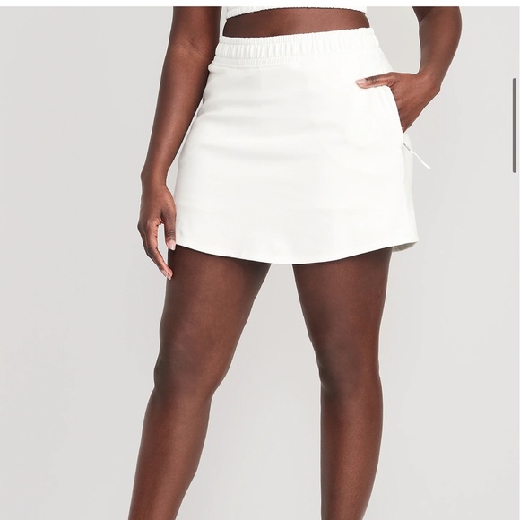 NWT OLD NAVY High-Waisted Dynamic Fleece Mini Skort Color: Magnolia - Picture 4 of 7